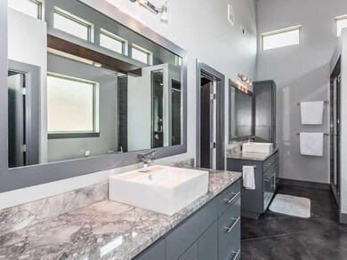Master Bath/Spa.