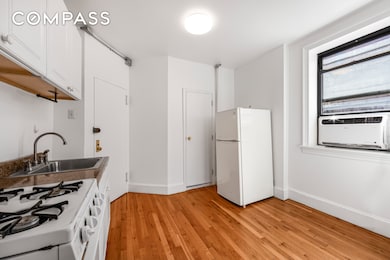 241 Mulberry St unit 18, New York, NY 10012 - photo 4