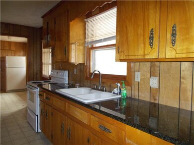 Large open kitchen with lots of cabinets