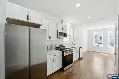 196 Malvern St, Newark, NJ 07105 - photo 3