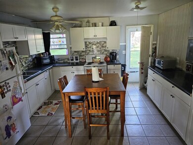 2416 S 16th eat in kitchen