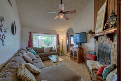 3117 W Ph-005-012-Living Ro-MLS_Size