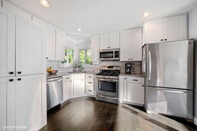 394 N Oaklawn Ave, Elmhurst, IL 60126 - photo 2