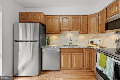 2257 Chestnut Burr Ct, Reston, VA 20191 - photo 5