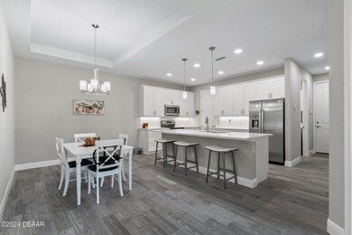 Kitchen & Dining