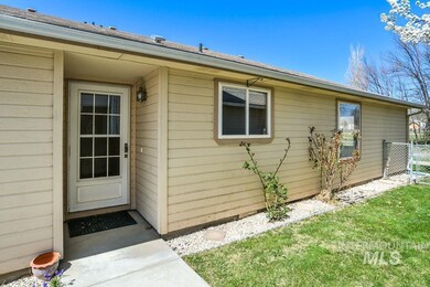 212 S Valley Dr, Nampa, ID 83686 - photo 2