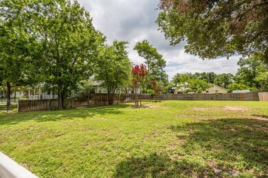 207 N Acorn St unit 7-PT, Fredericksburg, TX 78624 - photo 2