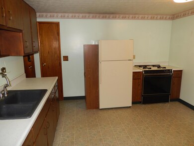 5682 Tamarack Blvd, Columbus, OH 43229 - photo 4