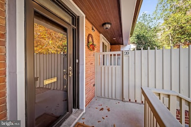 20 Palmer Green Ct, Baltimore, MD 21210 - photo 2