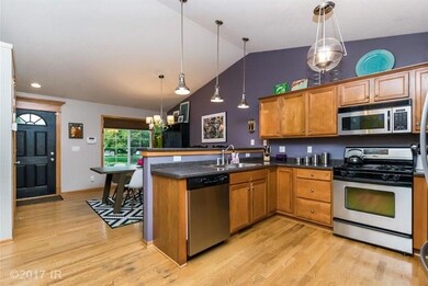 2612 45th St, Des Moines, IA 50310 - photo 5