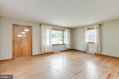 647 Henshaw Rd, Bunker Hill, WV 25413 - photo 4