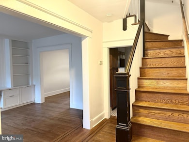 2910 Cresmont Ave, Baltimore, MD 21211 - photo 4