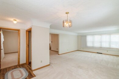 2535 Hull Ave, Des Moines, IA 50317 - photo 3