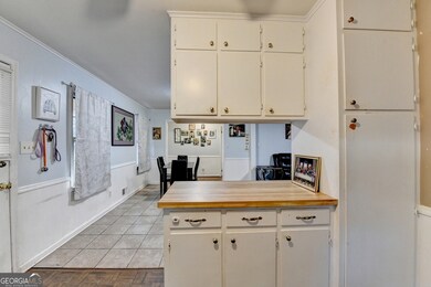 302 Holly Ln, Gainesville, GA 30501 - photo 2