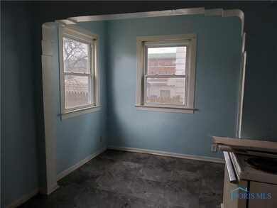 Kitchen dinette added plus full formal dining rm