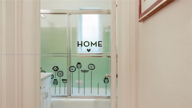 256 W Mashta Dr, Key Biscayne, FL 33149 - photo 7