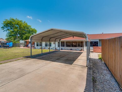 1648 W Henderson St unit A, Cleburne, TX 76033 - photo 5