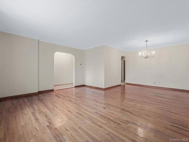 58-52 208th St, Flushing, NY 11364 - photo 5