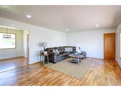 831 NW 5th St, Pendleton, OR 97801 - photo 5