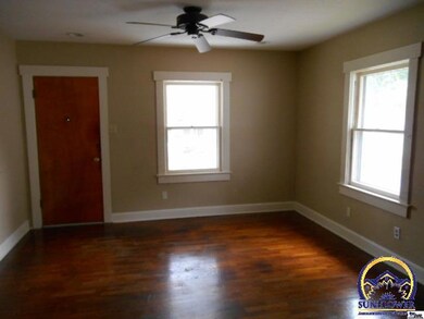 731 SW Randolph Ave, Topeka, KS 66606 - photo 2