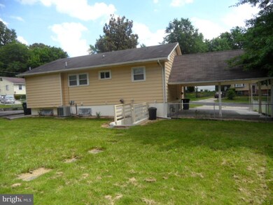 7020 Valley Park Rd, Capitol Heights, MD 20743 - photo 4