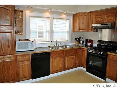 Kitchen Light and bright with plenty of storage