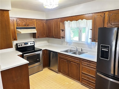 2628 Shelly Dr, Indiana, PA 15701 - photo 5