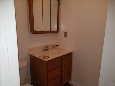 FIRST LEVEL POWDER ROOM