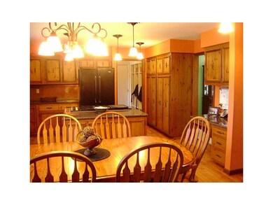 Kitchen. Dine In