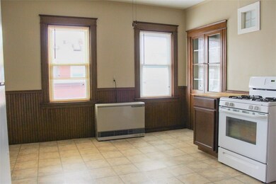 29 Bourne St, Bristol, RI 02809 - photo 3