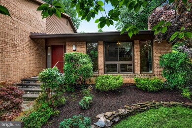 912 Twin Oaks Dr, Potomac, MD 20854 - photo 2