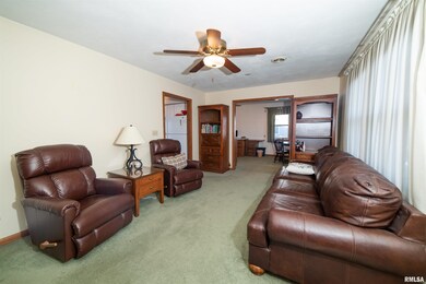 7202 Kelling St, Davenport, IA 52806 - photo 2