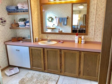 141 S Broadway St, Tekoa, WA 99033 - photo 4