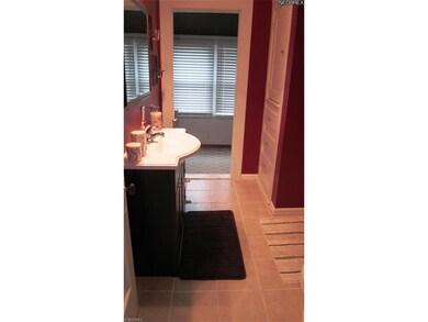 Spacious bath recently remodeled!