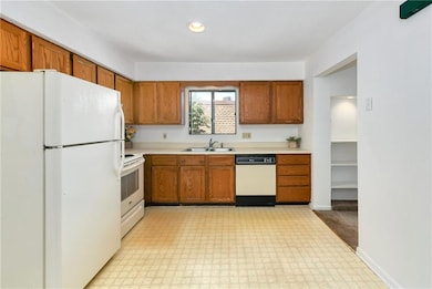 7402 W 102nd Ct, Overland Park, KS 66212 - photo 5