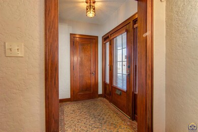 1601 SW MacVicar Ave, Topeka, KS 66604 - photo 6