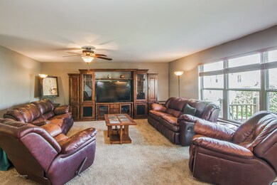1402 Stanford Cir, Carpentersville, IL 60110 - photo 7