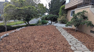 unlisted-address, Oakland, CA 94605 - photo 5