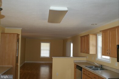 8900 Spring Ave, Lanham, MD 20706 - photo 4