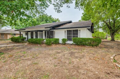 1900 Yorkstown Dr, Ennis, TX 75119 - photo 2