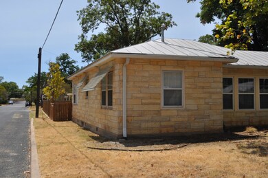201 W Morse St, Fredericksburg, TX 78624 - photo 3