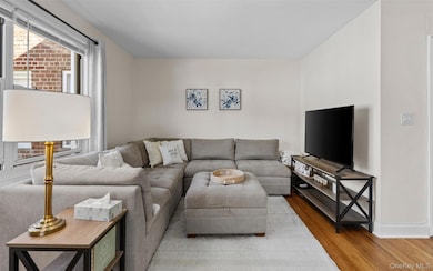 2 Edwards St unit 3D, Roslyn Heights, NY 11577 - photo 6