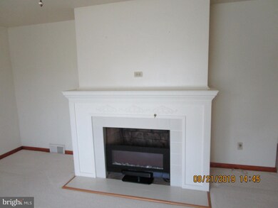 17913 Oak Ridge Dr, Hagerstown, MD 21740 - photo 3