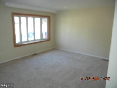 7103 Valley Park Rd, Capitol Heights, MD 20743 - photo 3