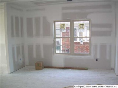 125 Bionia Ave, Staten Island, NY 10305 - photo 4