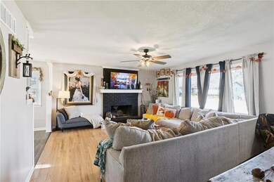 1316 Delaware St, Pleasant Hill, MO 64080 - photo 7