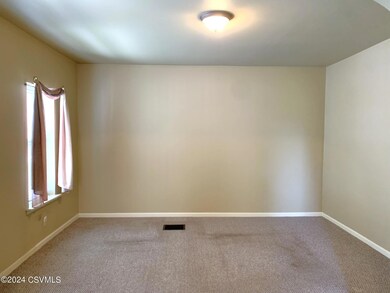 246 Locust St, Milton, PA 17847 - photo 4