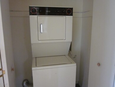gofl links laundry area