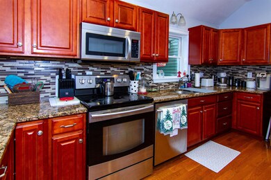 1033 Daniel Webster Hwy, North Woodstock, NH 03262 - photo 5