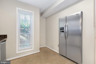 9923 Oakton Terrace Rd, Oakton, VA 22124 - photo 7